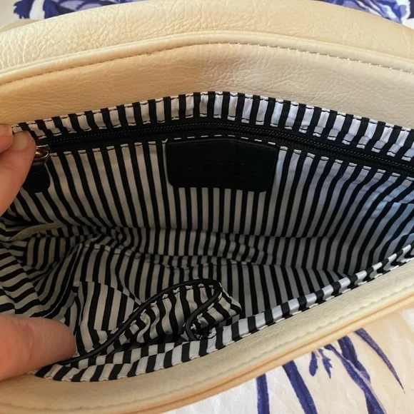 Modern Shoulder Tote - Picture 4 of 5